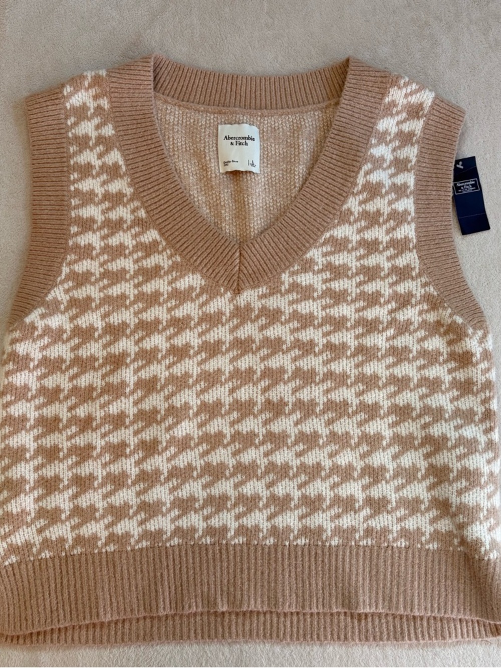 NWT Abercrombie & Fitch Tan and Cream Houndstooth V-Neck Sweater Vest Sz L